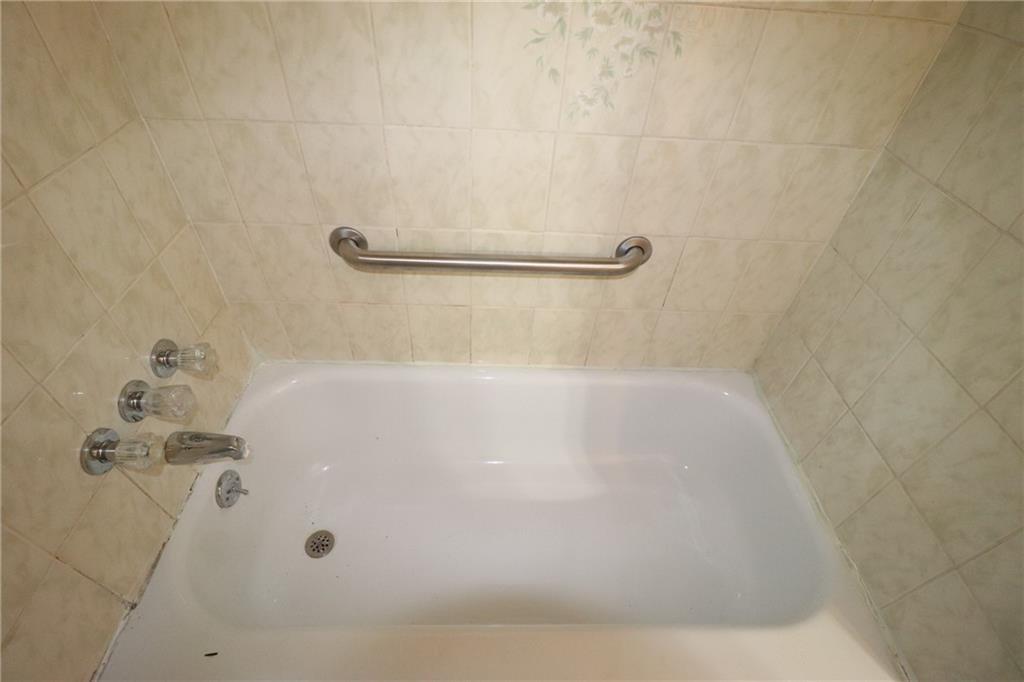 3397 Ridgway Street Pittsburgh, PA 15213 - Photo 16 of 33 a bathroom with a shower