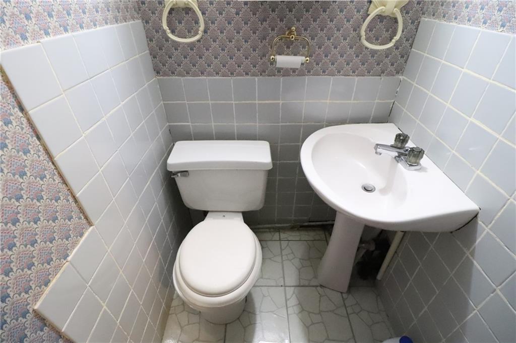 3397 Ridgway Street Pittsburgh, PA 15213 - Photo 25 of 33 a bathroom with a toilet sink and mirror