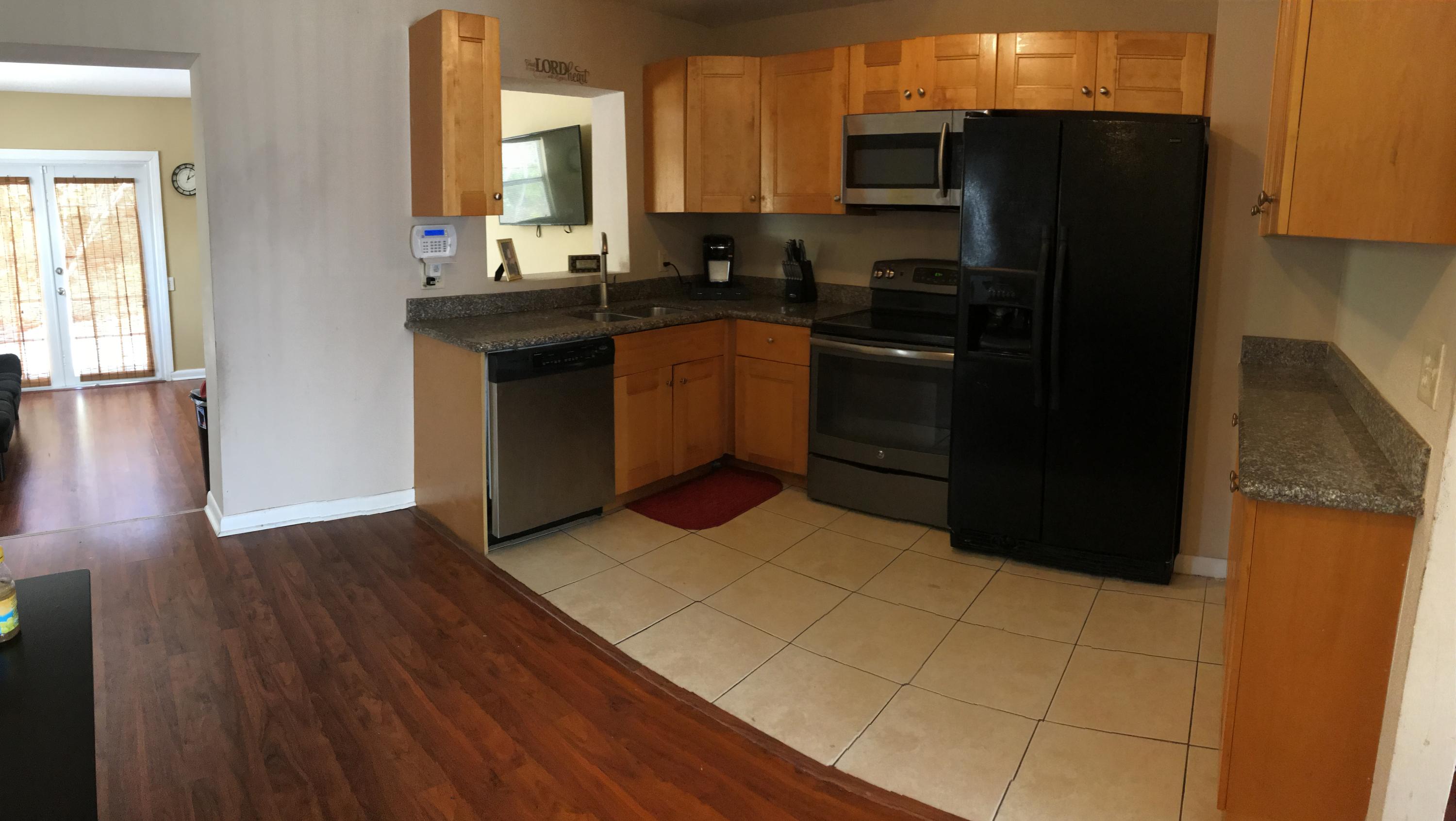 6231 Southwest 8th Street North Lauderdale, FL 33068 - Photo 4 of 13 2017-04-27 14.04.59