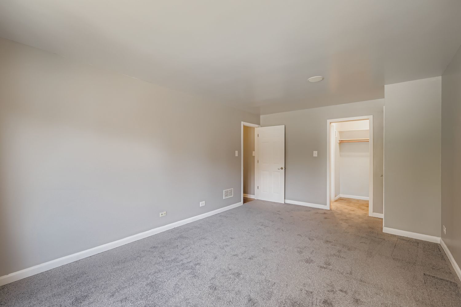 10048 South Pulaski Road, Unit 1E Oak Lawn, IL 60453 - Photo 11 of 27 a view of an empty room