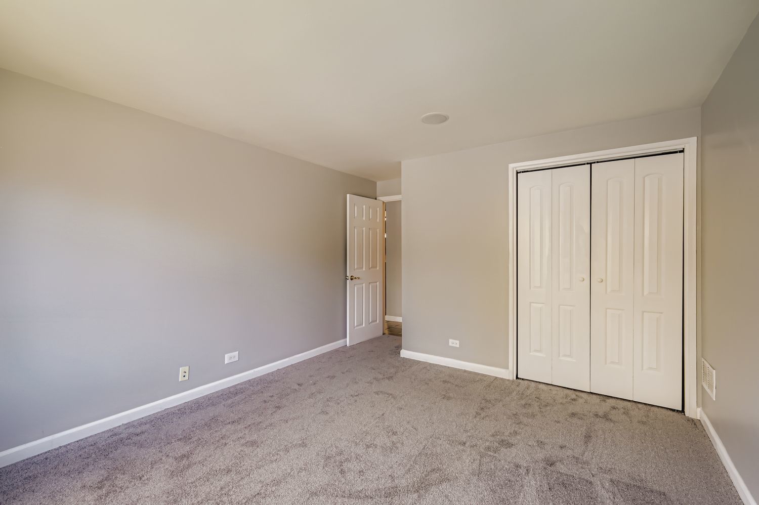 10048 South Pulaski Road, Unit 1E Oak Lawn, IL 60453 - Photo 18 of 27 a view of an empty room
