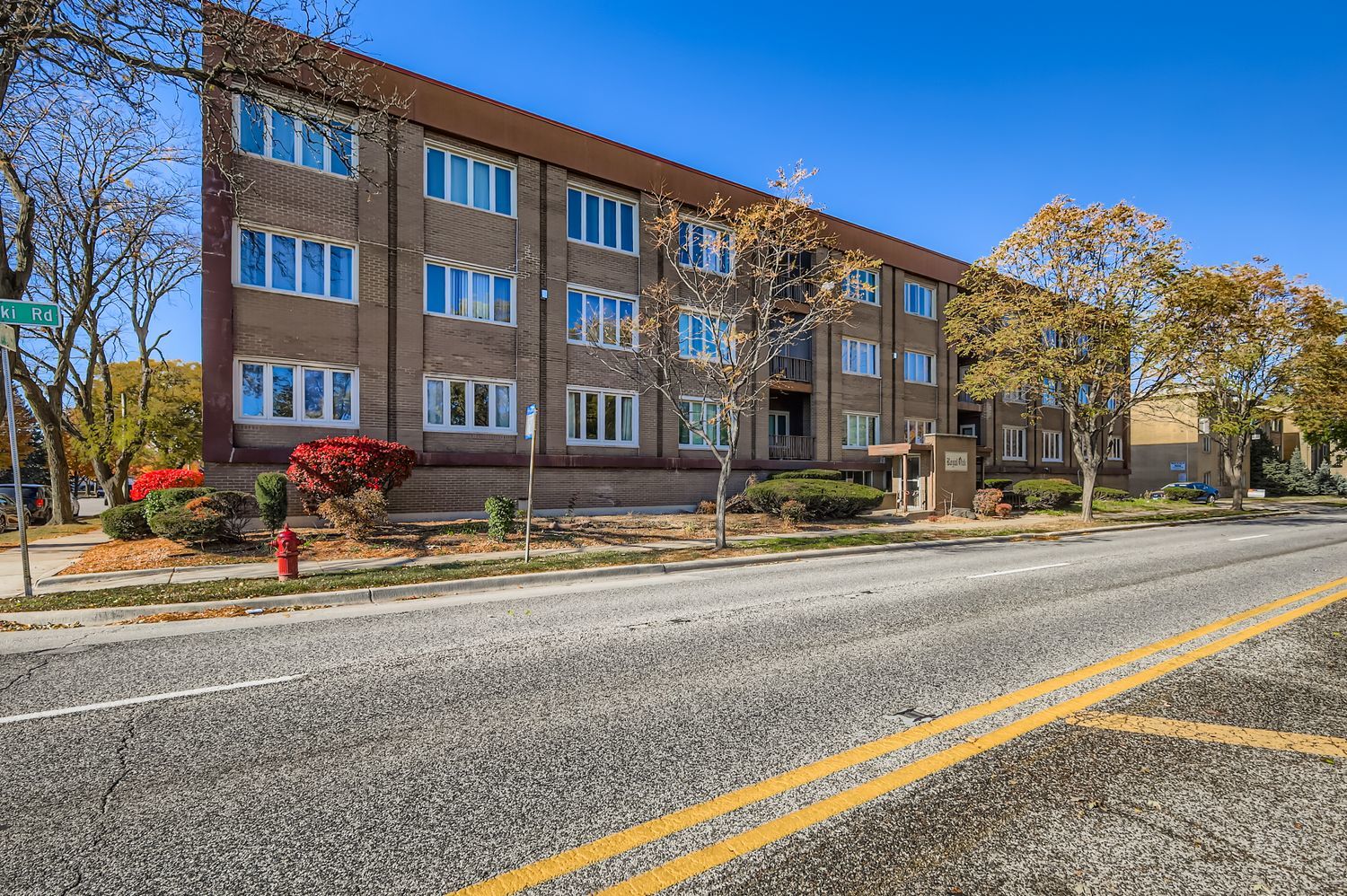 10048 South Pulaski Road, Unit 1E Oak Lawn, IL 60453 - Photo 21 of 27 a building view of a street