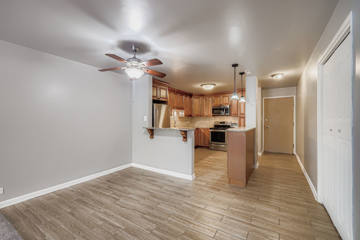 10048 South Pulaski Road, Unit 1E Oak Lawn, IL 60453 - Photo 7 of 27 a view of kitchen with wooden floor