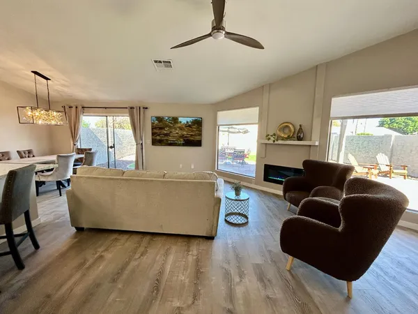 $2,650 | 4212 East Sandia Street, Phoenix, AZ 85044