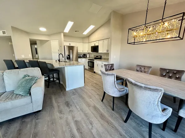 $2,650 | 4212 East Sandia Street, Phoenix, AZ 85044