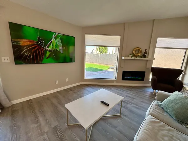 $2,650 | 4212 East Sandia Street, Phoenix, AZ 85044