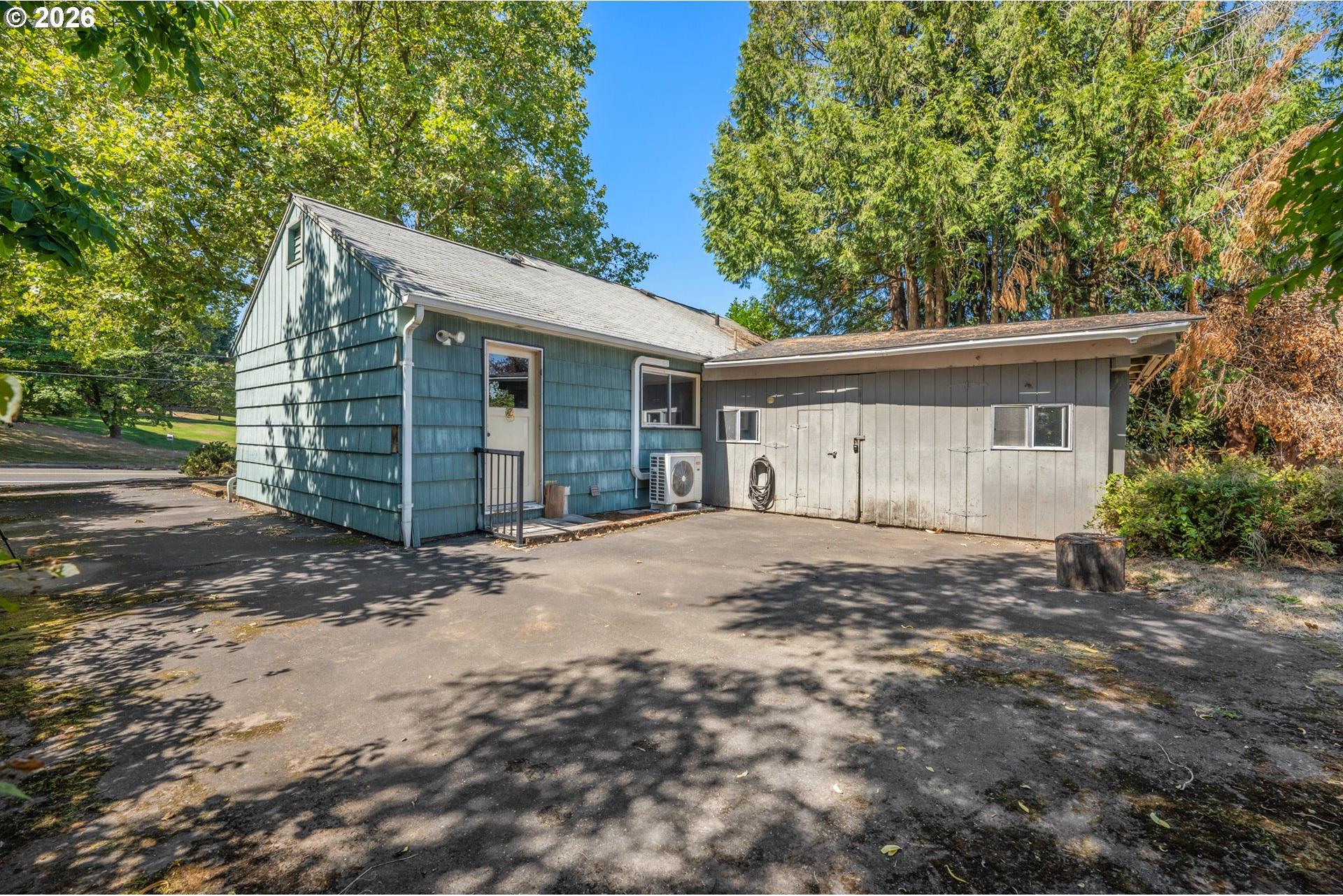 7526 Southwest Capitol Hill Road Portland, OR 97219 - Photo 19 of 27 Gallery Image 19