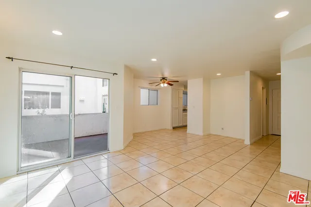 $475,000 | 7651 Reseda Boulevard, Unit 3T, Reseda, CA 91335