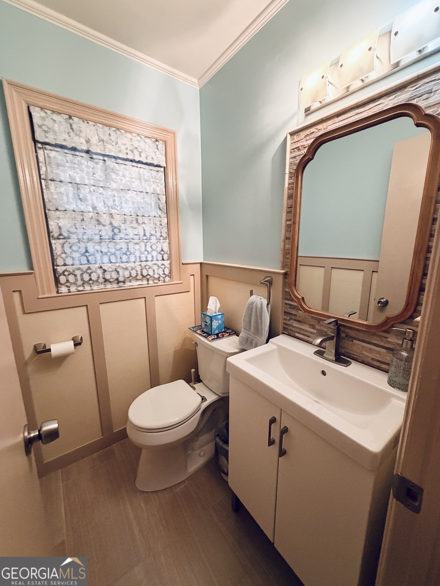 1701 Cedarwood Road Milledgeville, GA 31061 - Photo 19 of 40 a bathroom with a toilet a sink and a mirror