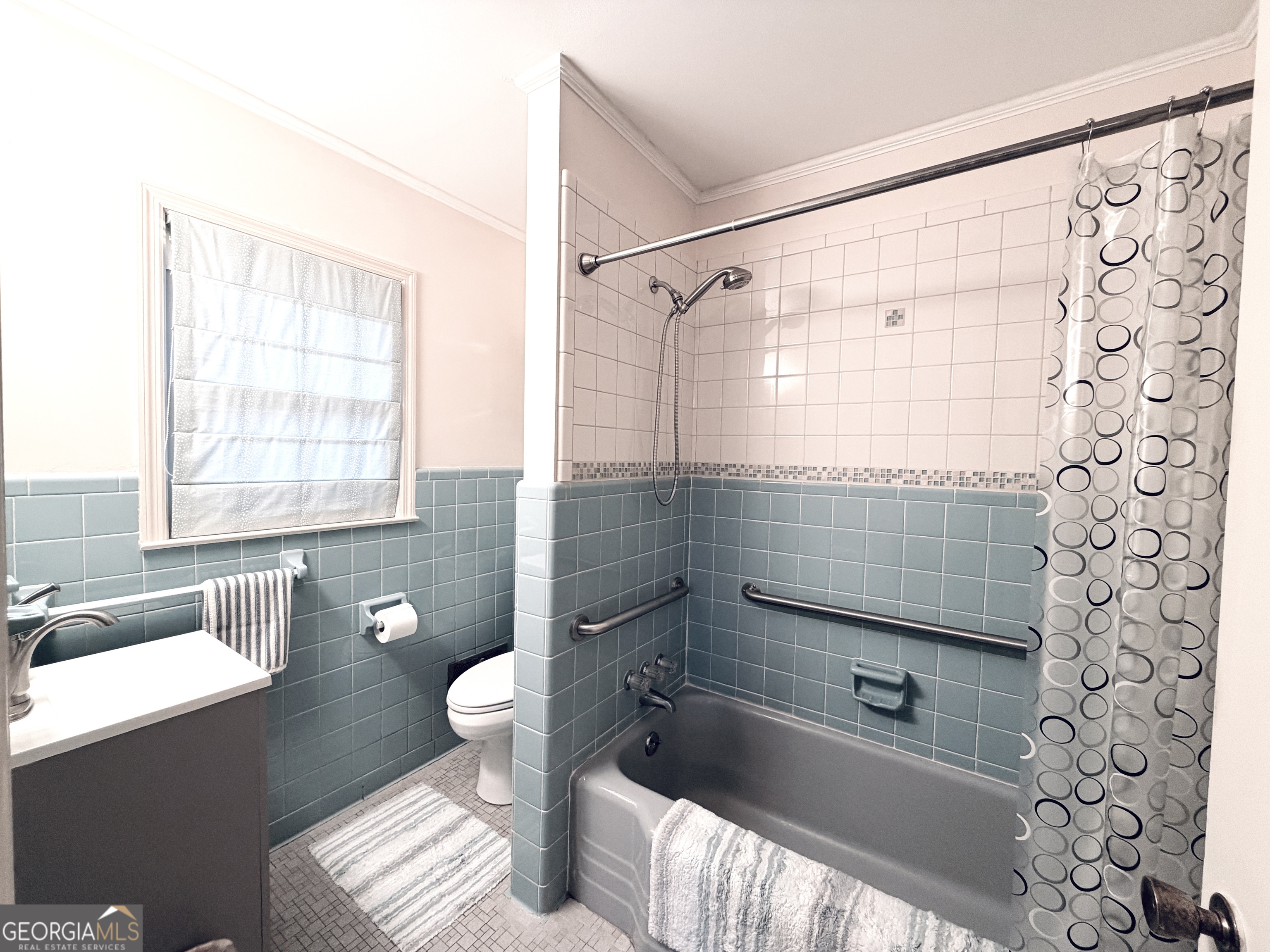 1701 Cedarwood Road Milledgeville, GA 31061 - Photo 27 of 40 a bathroom with a granite countertop sink a toilet a bathtub and shower