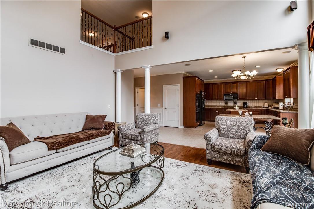 27586 Cromwell Road Novi, MI 48374 - Photo 15 of 44 Interiors 46.jpg