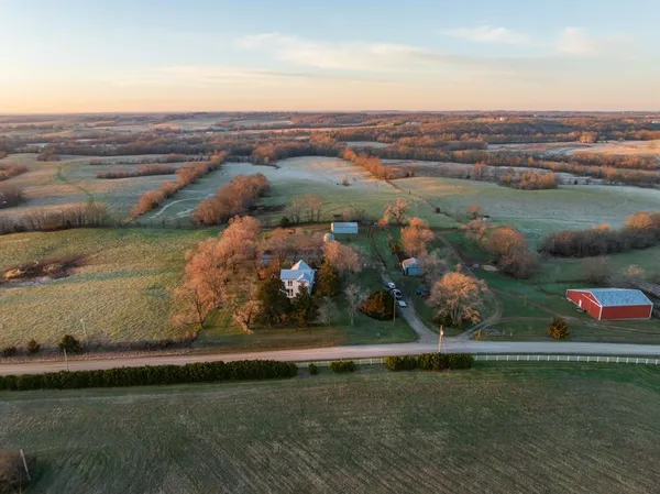 $1,165,550 | 46863 East 192nd Street, Norborne, MO 64668