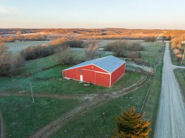 $1,165,550 | 46863 East 192nd Street, Norborne, MO 64668