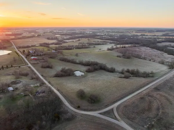 $1,165,550 | 46863 East 192nd Street, Norborne, MO 64668