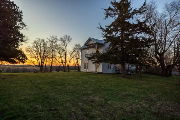 $1,165,550 | 46863 East 192nd Street, Norborne, MO 64668