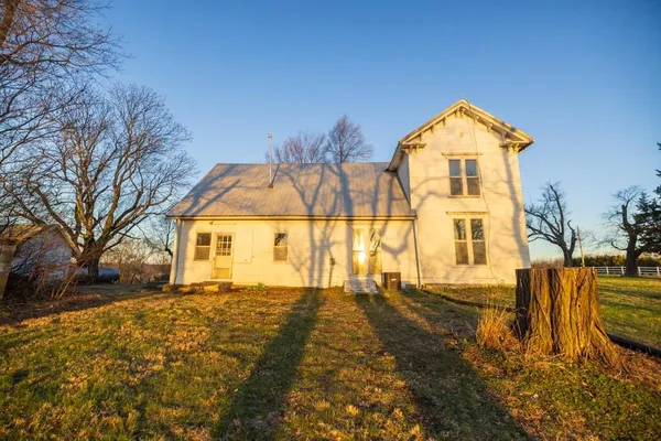 $1,165,550 | 46863 East 192nd Street, Norborne, MO 64668