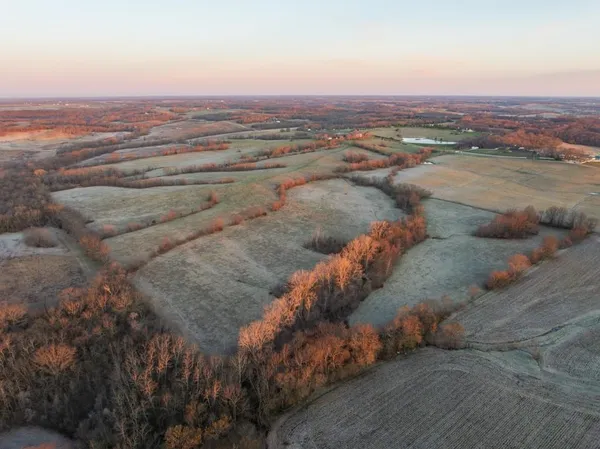 $1,165,550 | 46863 East 192nd Street, Norborne, MO 64668