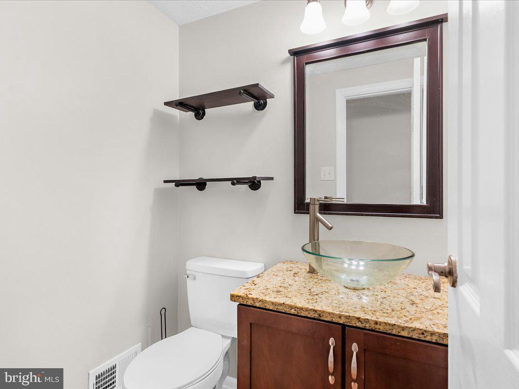 4313 Serpentine Road Middletown, MD 21769 - Photo 33 of 56 Main Floor half bath