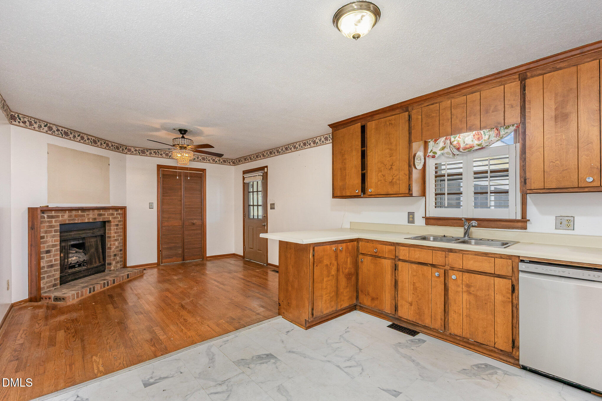 2111 Fieldcrest Road East Wilson, NC 27893 - Photo 11 of 37 009_cj4a0622-edit_313
