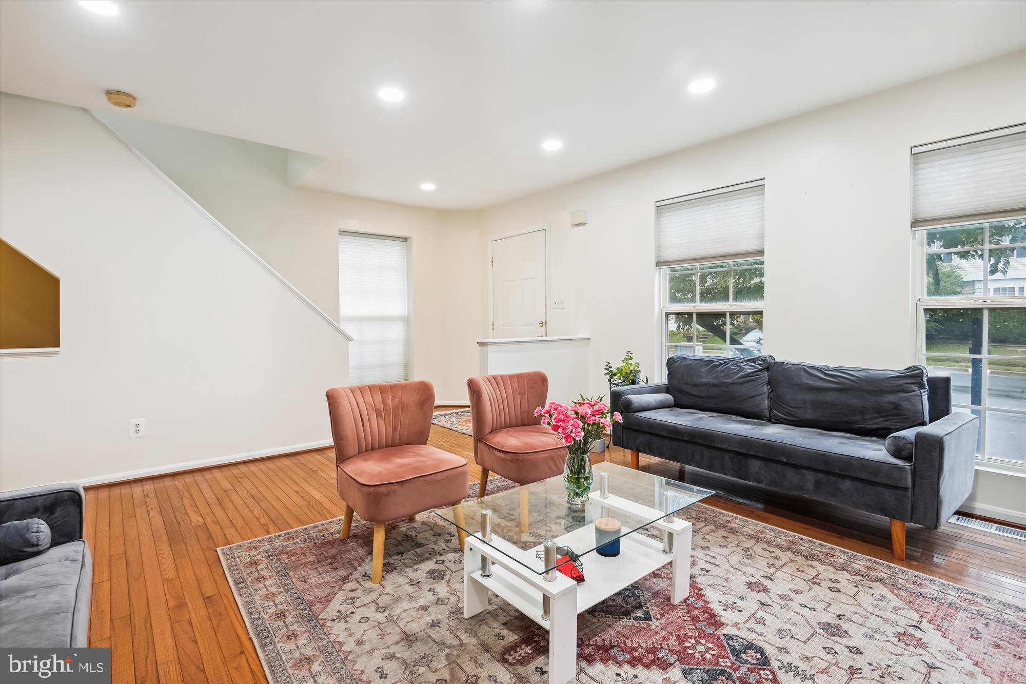 6132 Kendra Way Centreville, VA 20121 - Photo 2 of 60 Living Room