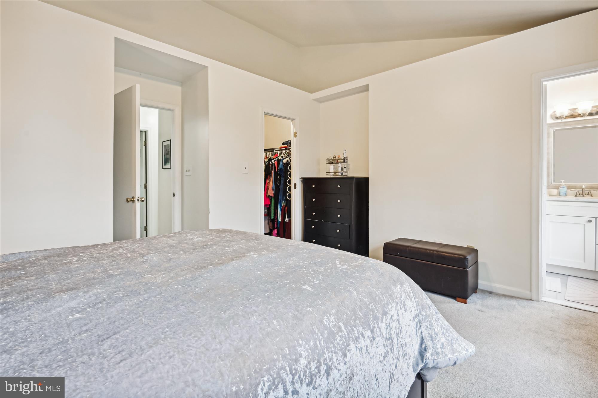 6132 Kendra Way Centreville, VA 20121 - Photo 22 of 60 Primary Bedroom