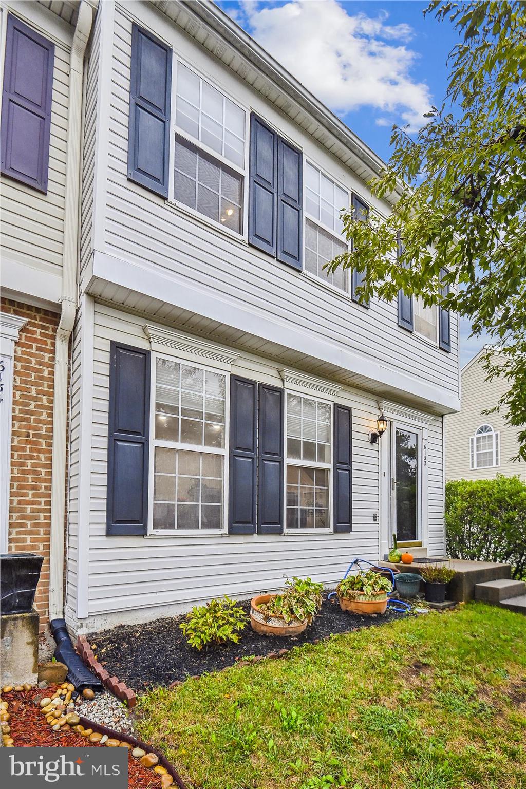 6132 Kendra Way Centreville, VA 20121 - Photo 36 of 60 Front Elevation