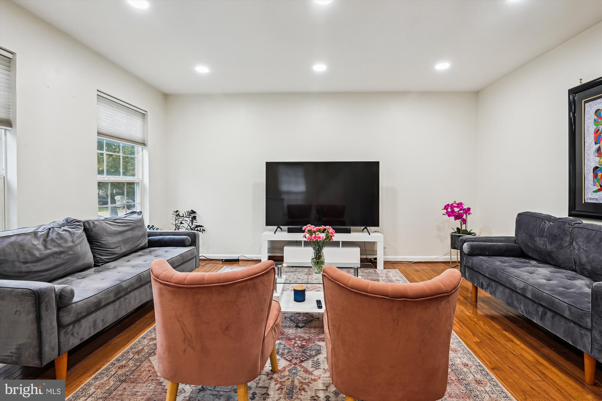6132 Kendra Way Centreville, VA 20121 - Photo 4 of 60 Living Room
