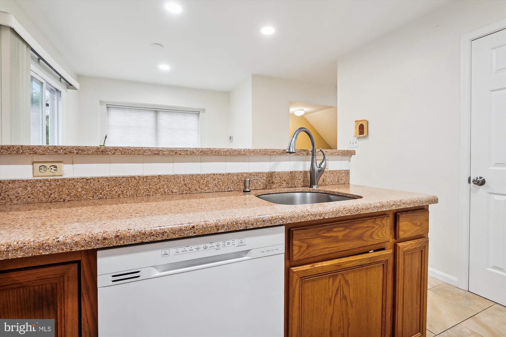 6132 Kendra Way Centreville, VA 20121 - Photo 8 of 60 Kitchen