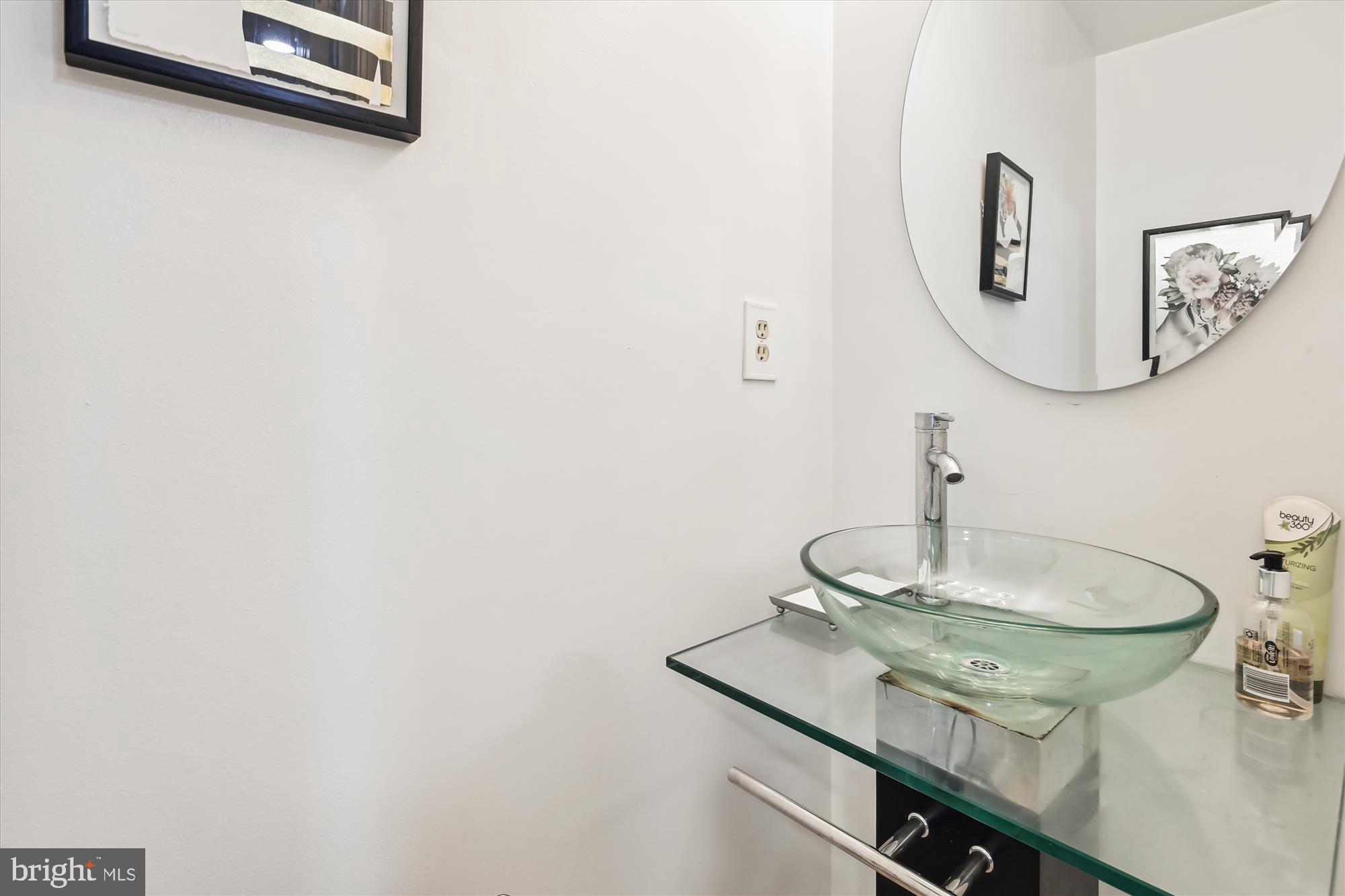 6132 Kendra Way Centreville, VA 20121 - Photo 10 of 60 Powder Room