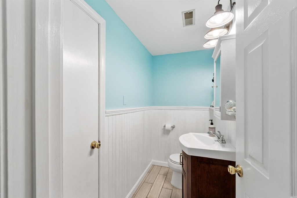 17 Parlee Road Chelmsford, MA 01824 - Photo 7 of 42