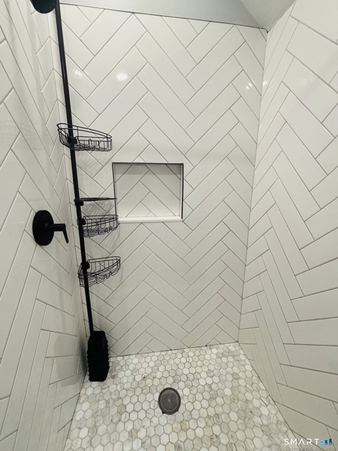 142 Broad Street Norwich, CT 06360 - Photo 8 of 26 a bathroom with a shower