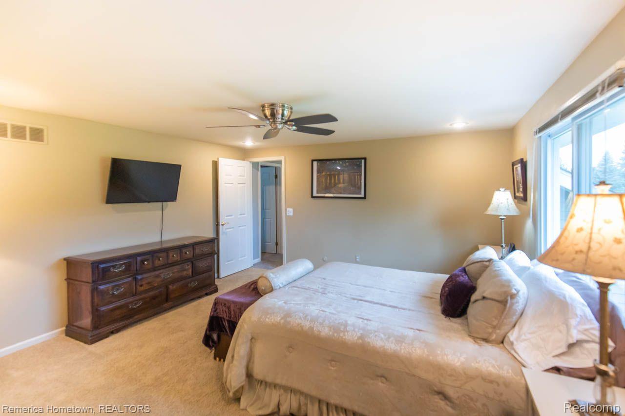 45742 Hanford Road Canton, MI 48187 - Photo 17 of 28 Gallery Image 17