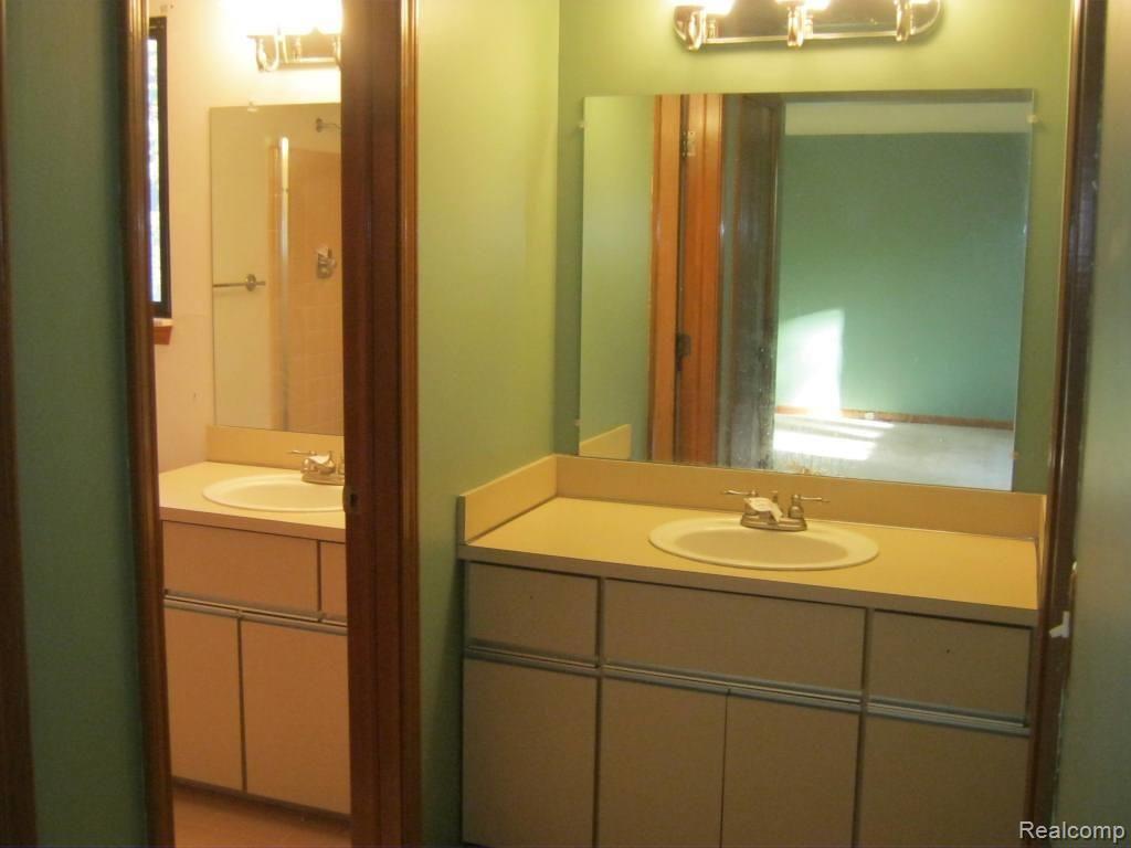 85 Rose Brier Drive Rochester, MI 48309 - Photo 14 of 15 MASTERBATH
