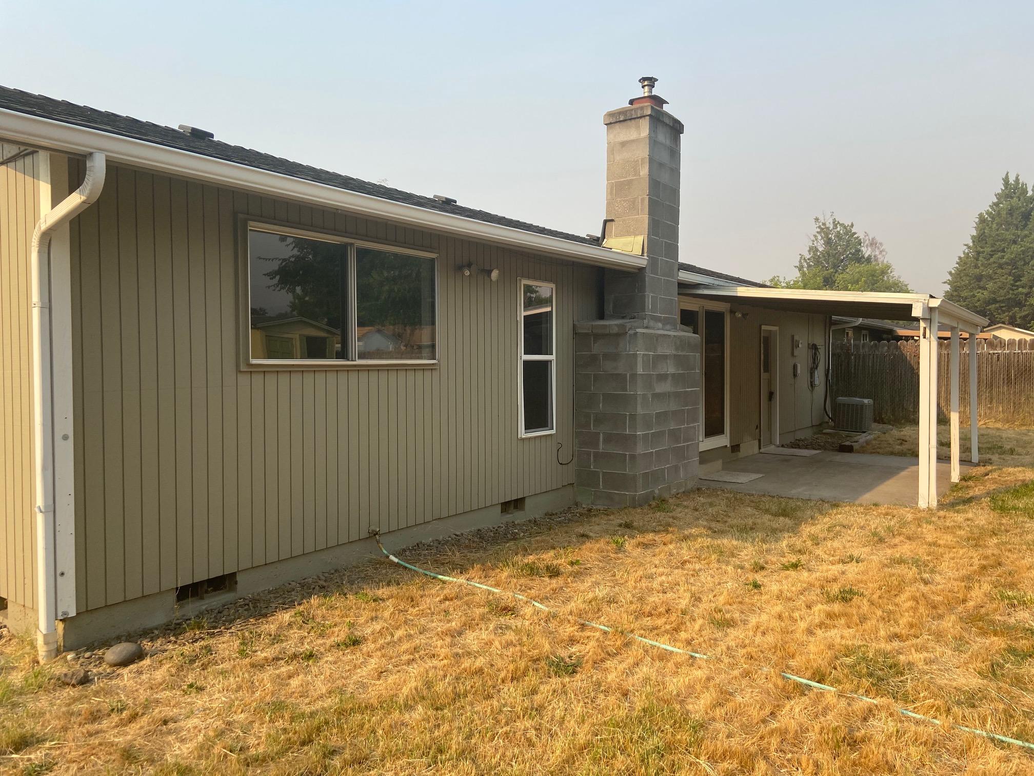 568 Sherman Way Eagle Point, OR 97524 - Photo 5 of 13 IMG_2173