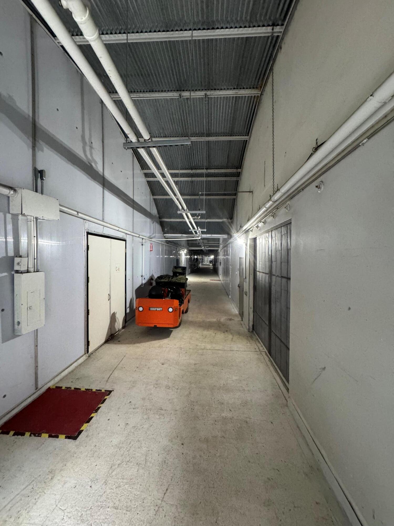 3376 Foothill Road Carpinteria, CA 93013 - Photo 26 of 60 Center Aisle2