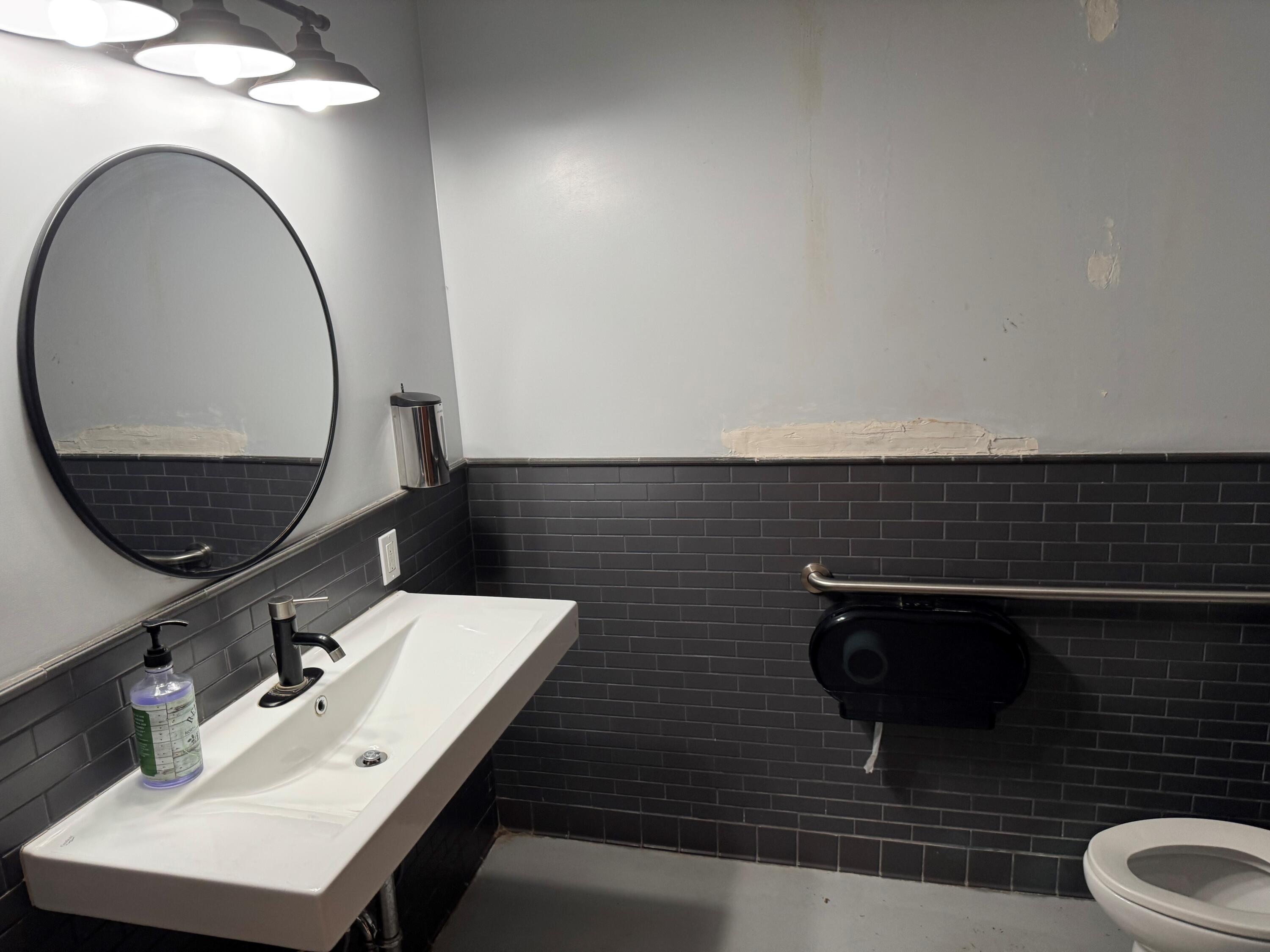 3376 Foothill Road Carpinteria, CA 93013 - Photo 27 of 60 Employee Restroom