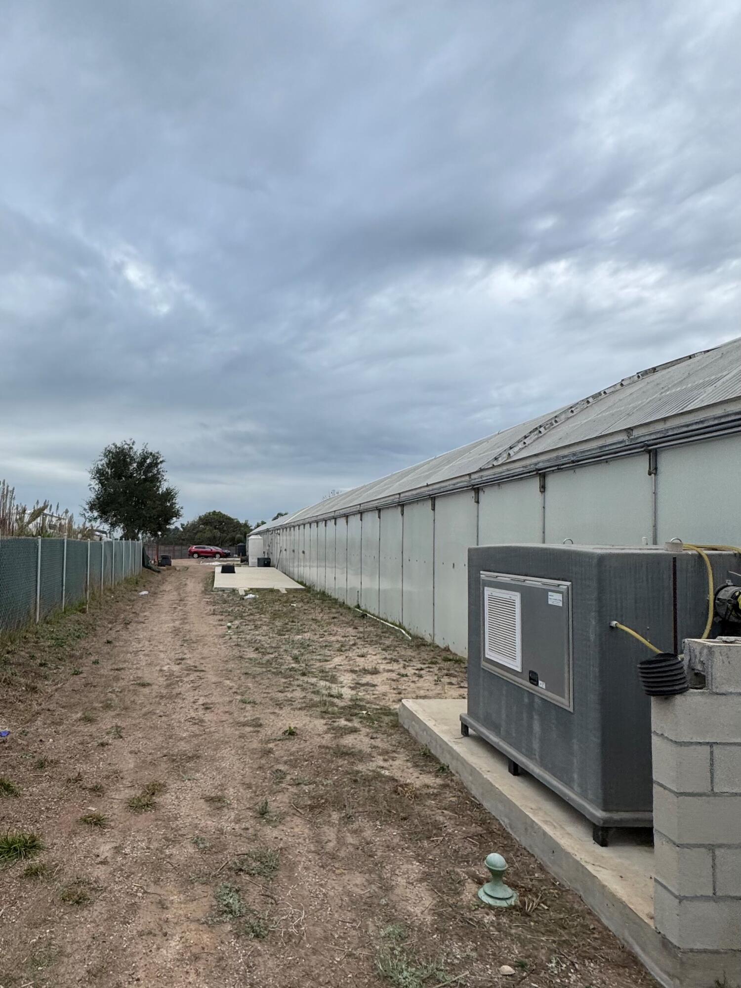 3376 Foothill Road Carpinteria, CA 93013 - Photo 32 of 60 Side Access