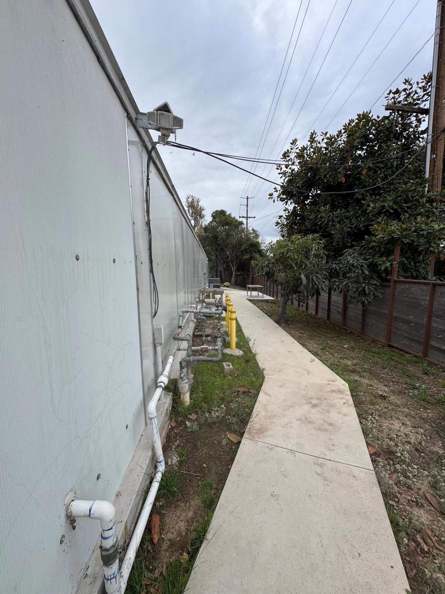 3376 Foothill Road Carpinteria, CA 93013 - Photo 34 of 60 Side Walkway
