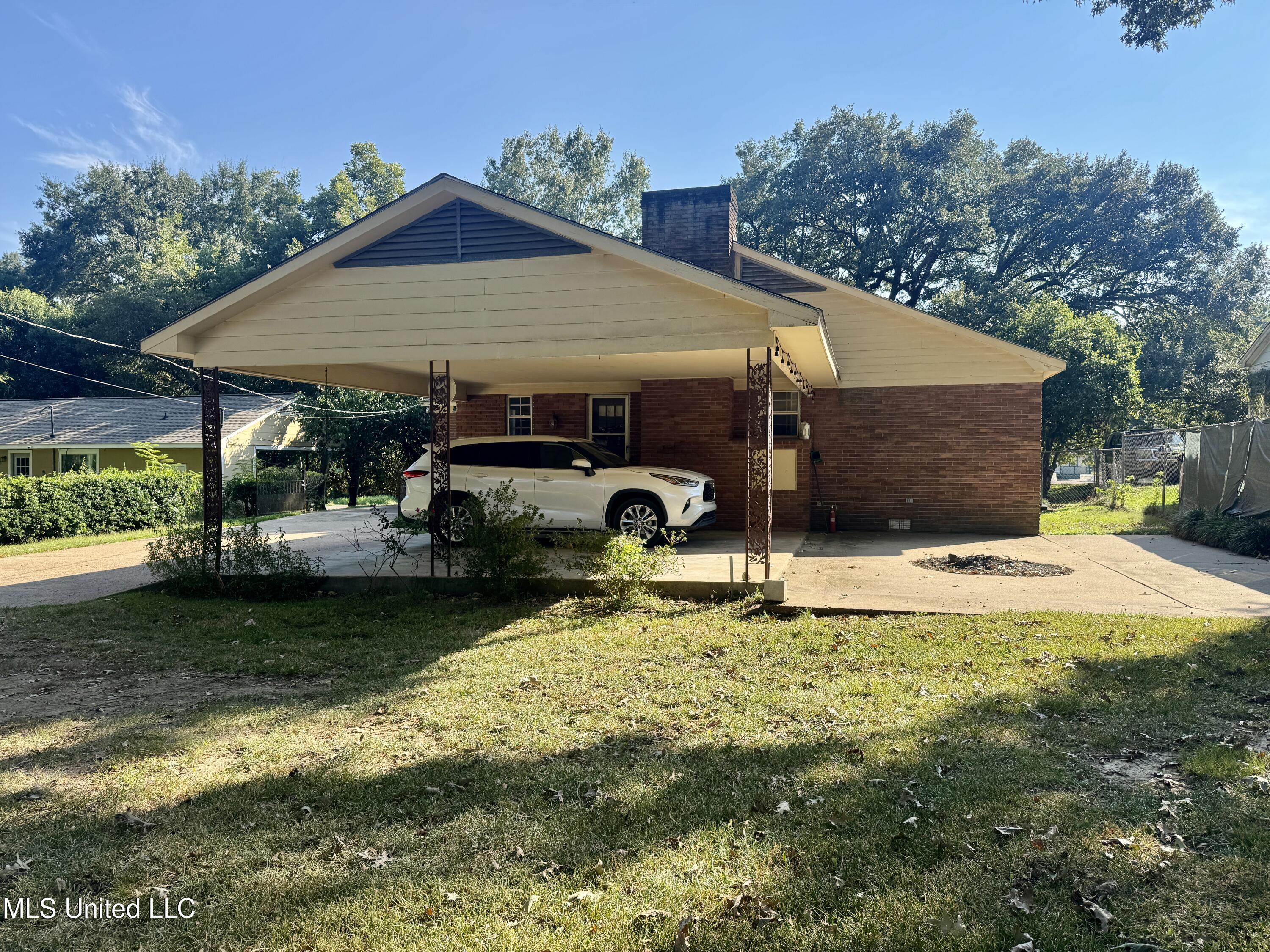 159 Liberty Road Natchez, MS 39120 - Photo 3 of 32 IMG_4411