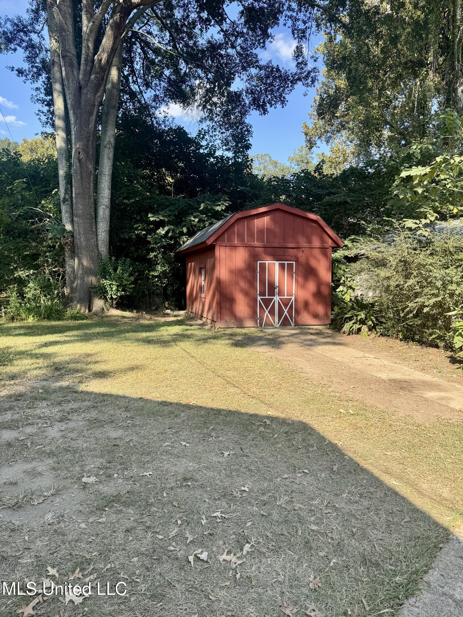 159 Liberty Road Natchez, MS 39120 - Photo 4 of 32 IMG_4410