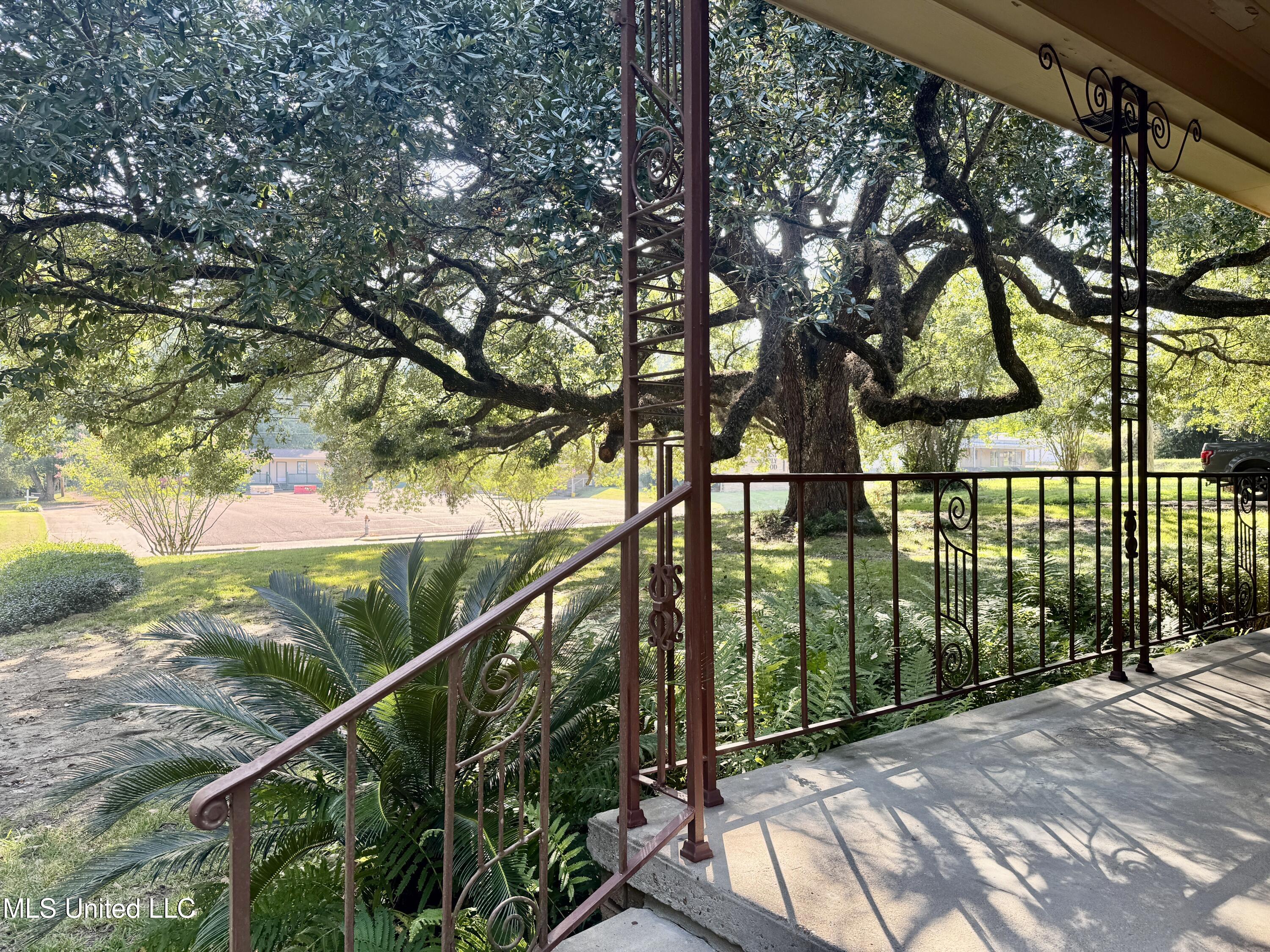 159 Liberty Road Natchez, MS 39120 - Photo 6 of 32 IMG_4413