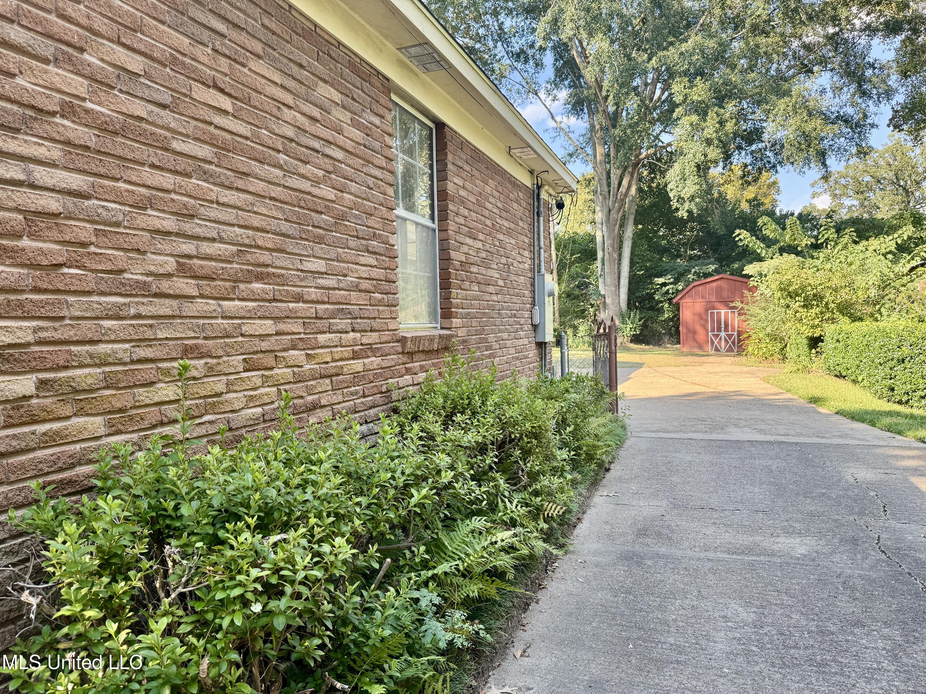 159 Liberty Road Natchez, MS 39120 - Photo 7 of 32 IMG_4415