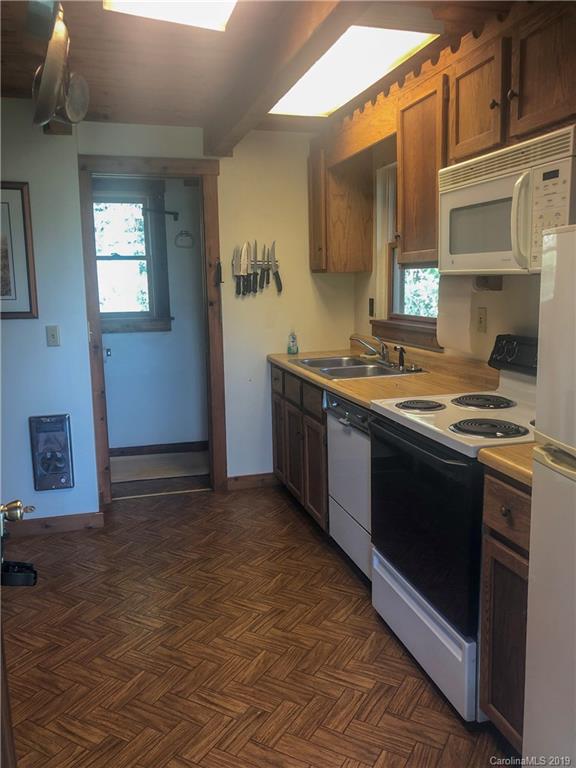 408 Hill Road Green Mountain, NC 28740 - Photo 7 of 25