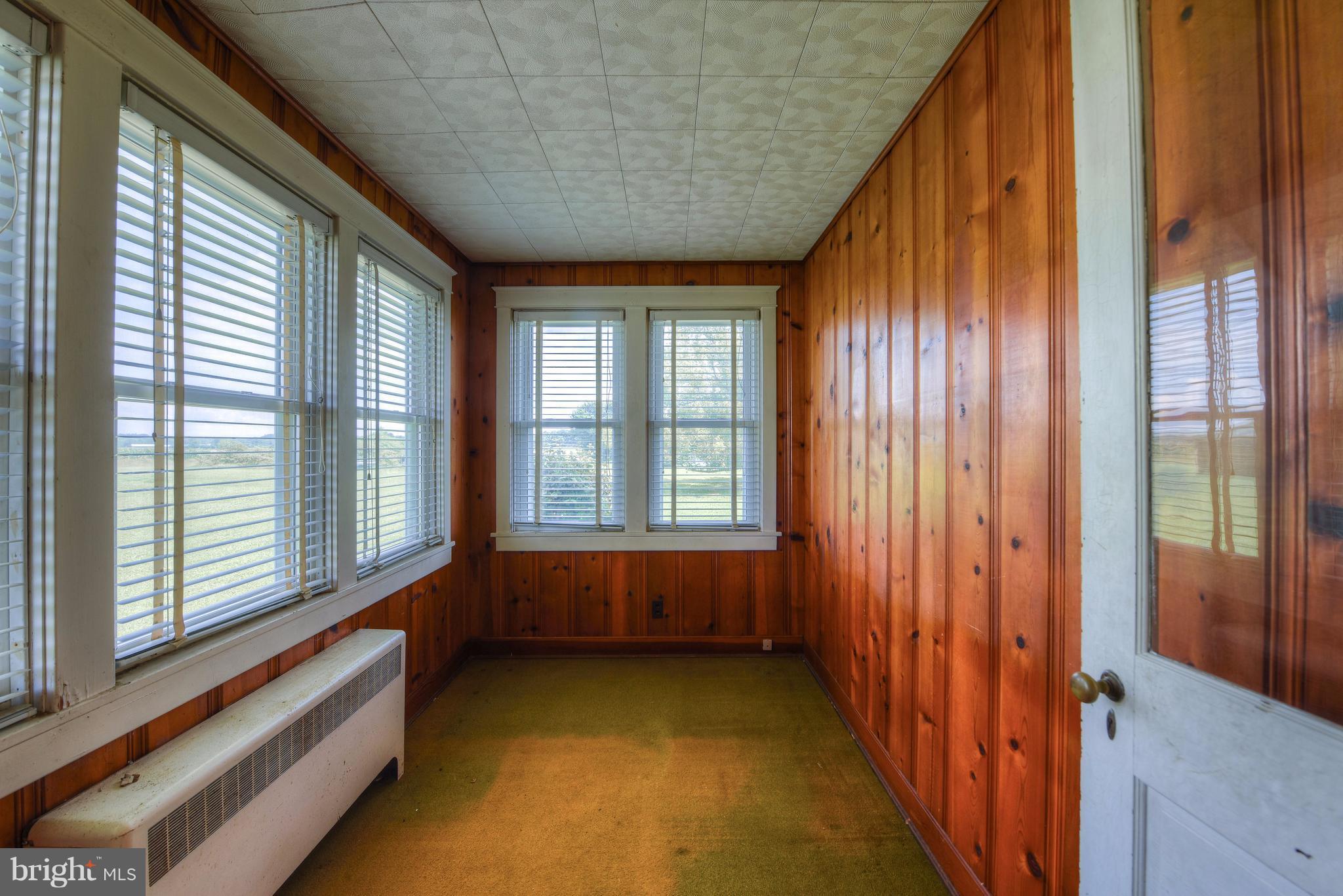 1846 Leedstown Road Colonial Beach, VA 22443 - Photo 6 of 29 Sun Room