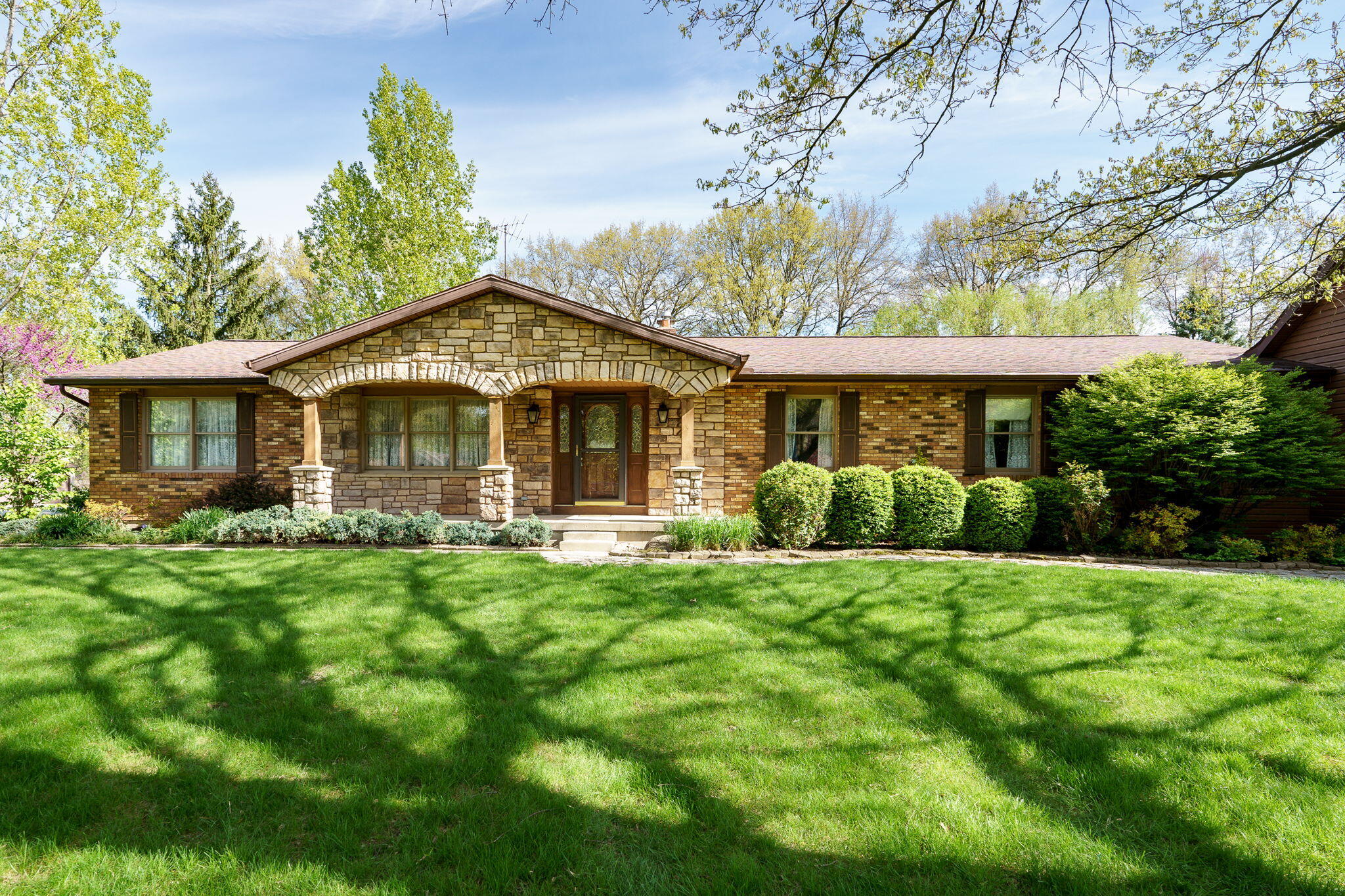 684 Oneida Drive Springfield, OH 45502 - Photo 2 of 65