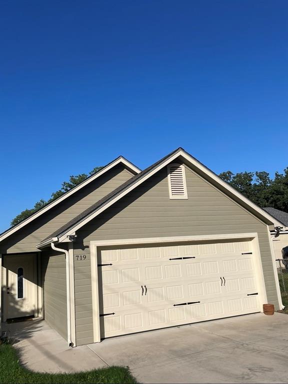 719 Harness Trail Granbury, TX 76049 - Photo 2 of 17