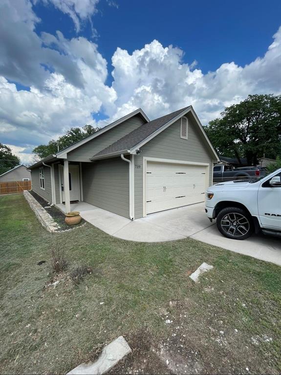 719 Harness Trail Granbury, TX 76049 - Photo 4 of 17