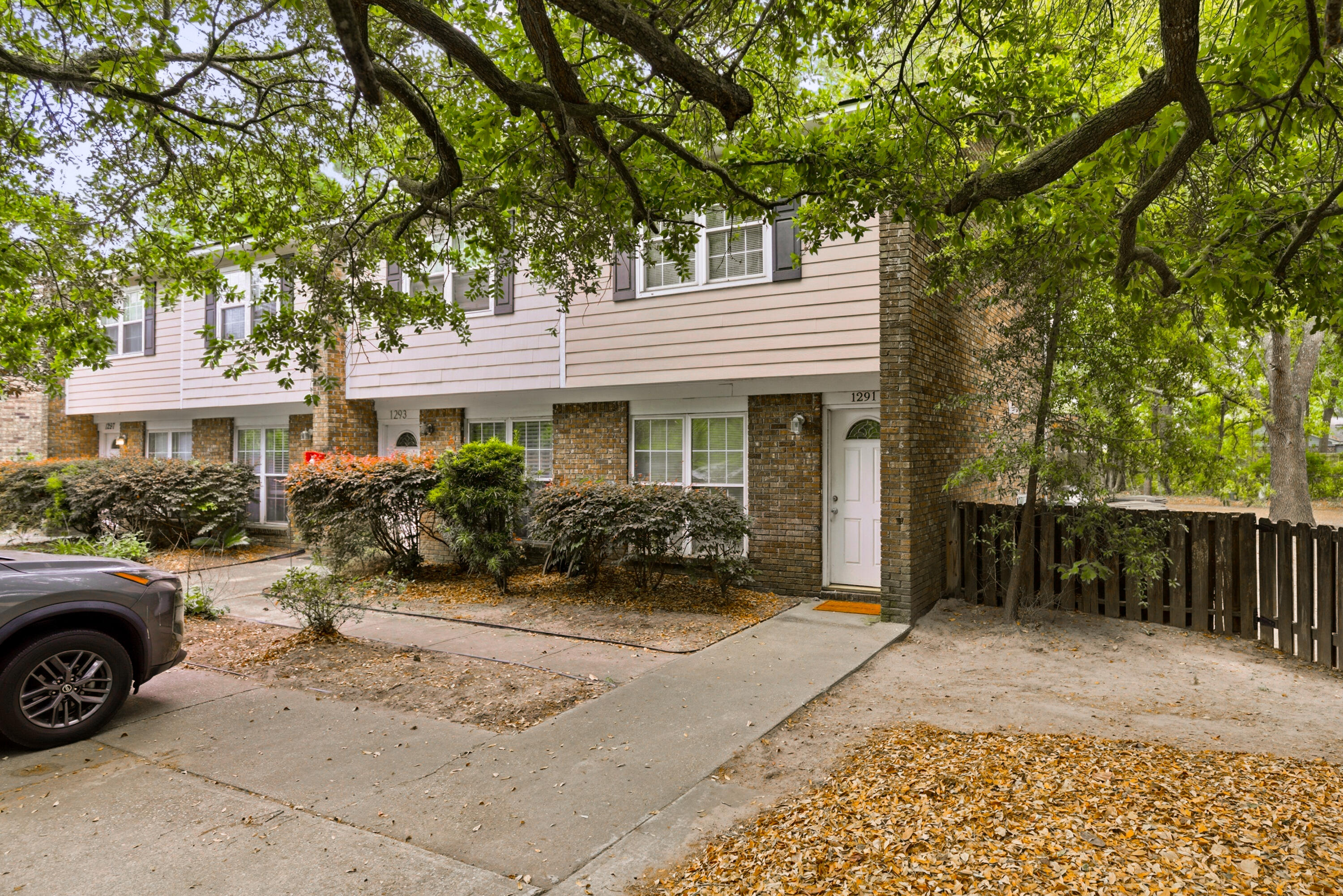 1291 Mathis Ferry Road Mount Pleasant, SC 29464 - Photo 2 of 16 End Unit