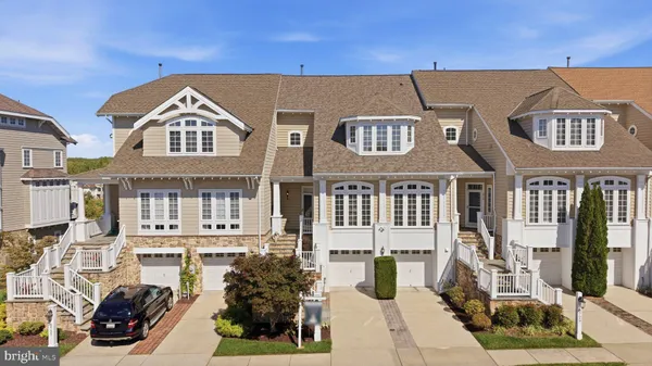 $899,900 | 8731 Lake Edge Drive, Laurel, MD 20723