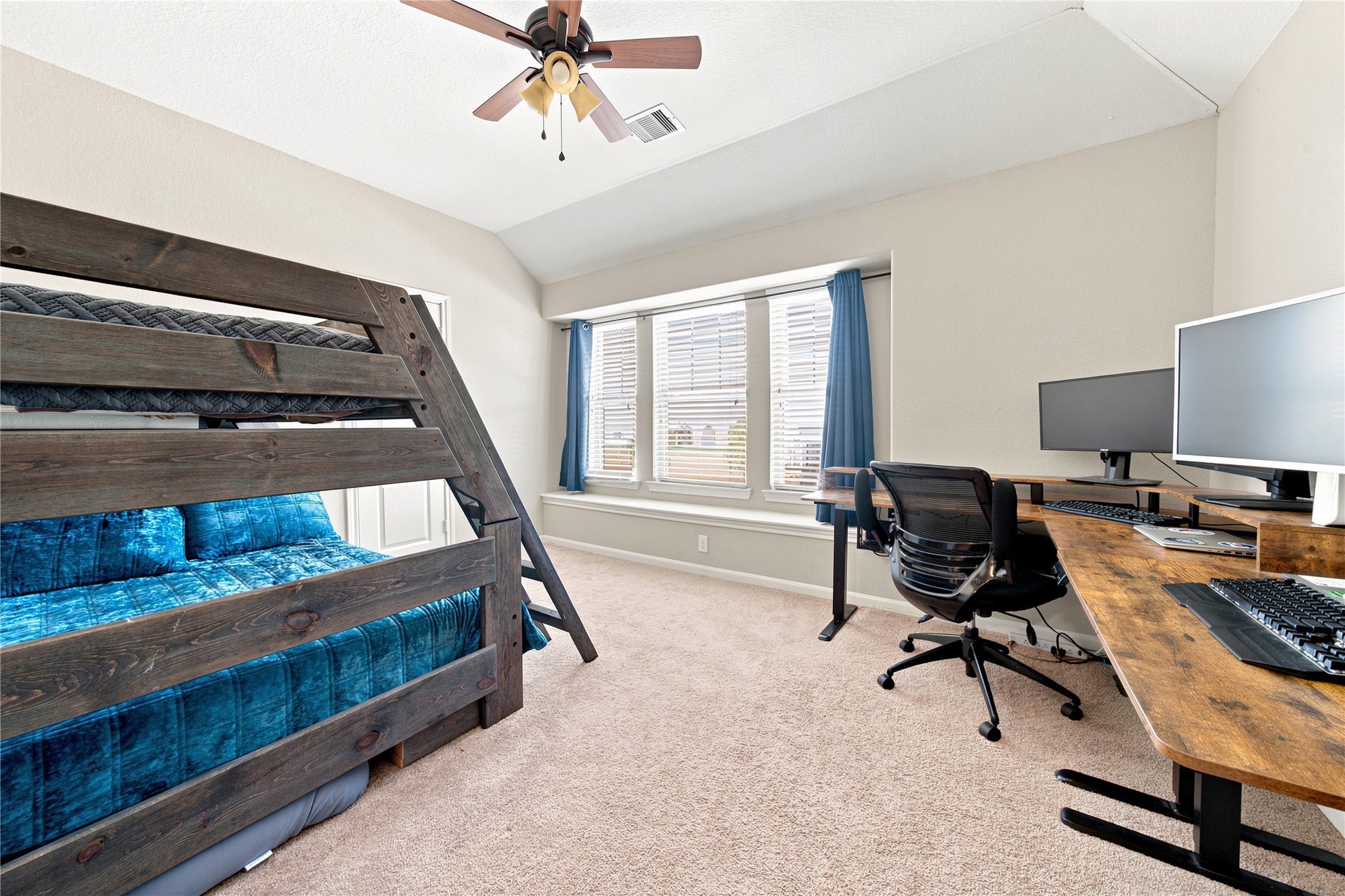 234 Dale Ridge Lane Dickinson, TX 77539 - Photo 23 of 31 Bedroom 2